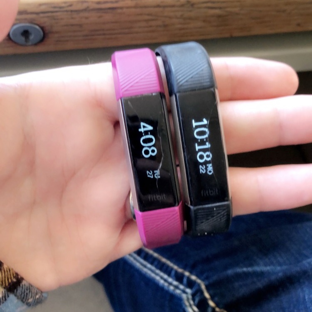 2 Fitbit Alta HR